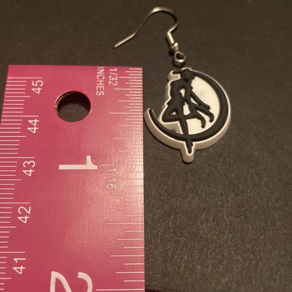 SALE NTW Sailor Moon Miss Chibiusa Earring - Picture 3 of 3